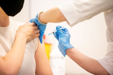 Registruotis vakcinai nuo COVID-19 kviečiami vyresni nei 35 metų gyventojai