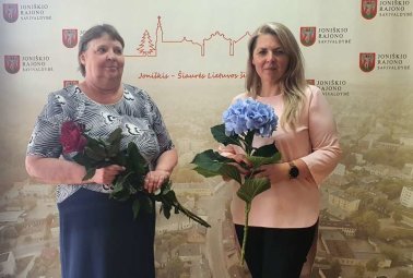 Tarnybą palieka Buhalterinės apskaitos ir Švietimo, kultūros ir sporto skyriaus vedėjos