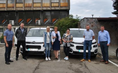 Joniškio ir Saugėlaukio seniūnijoms perduoti nauji automobiliai