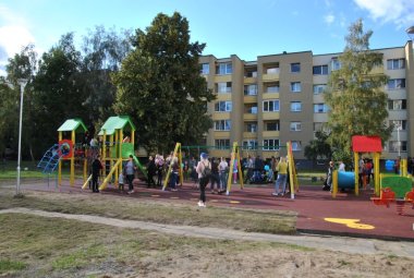 Atnaujintos vaikų žaidimų aikštelės Melioratorių aikštėje