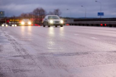 Primename, kaip reikėtų elgtis plikledžio ir lijundros metu