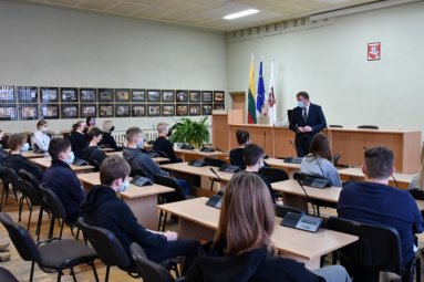 Meras vedė pilietiškumo pamoką aštuntokams