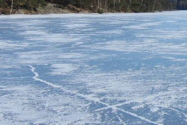 Ant užšalusių vandens telkinių elkitės saugiai