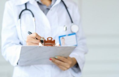 Susirgus COVID-19 liga pasikonsultuoti su gydytoju bei gauti nedarbingumo pažymėjimą galima ir...