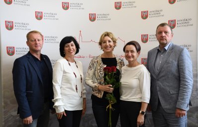 Padėkota Joniškio rajono garbės ambasadorei už pagalbą organizuojant ukrainiečių vaikų užimtumą