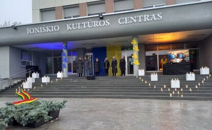Joniškiečiai prisijungė prie vienybės ir solidarumo iniciatyvos „Laisvė šviečia“