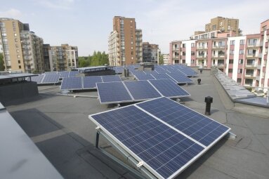 Daugiabučių gyventojai gali teikti paraiškas subsidijoms už saulės elektrinių įrengimą