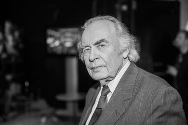 IN MEMORIAM Algimantui Raudonikiui