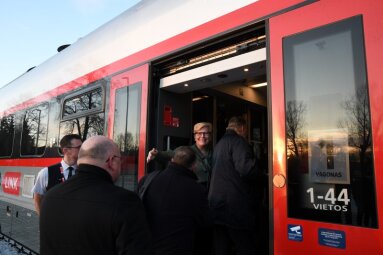 Pirmas keleivinio traukinio reisas Vilnius–Ryga