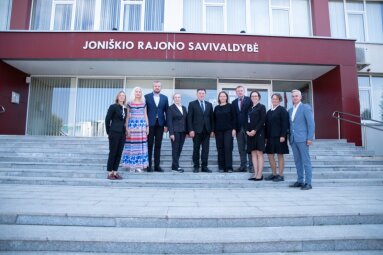 Joniškio rajono savivaldybė ir Vytauto Didžiojo universitetas pasirašė bendradarbiavimo sutartis