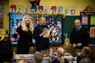 Ugniagesiai gelbėtojai pristatė savo veiklą ugdymo įstaigose