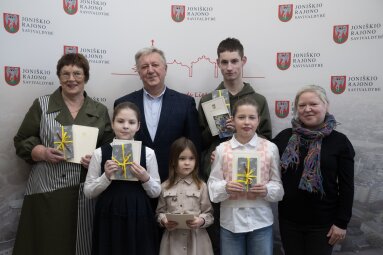 Apdovanoti Kalėdinio atviruko konkurso nugalėtojai 