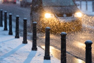 Primename, kaip reikėtų elgtis plikledžio ir lijundros metu