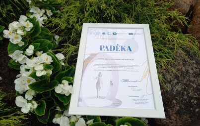 Joniškio rajono vaiko ir šeimos gerovės centro darbuotojai kartu su globėjais dalyvavo...