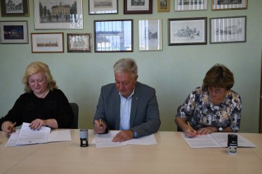 Pasirašyta Joniškio rajono savivaldybės švietimo kolektyvinė sutartis