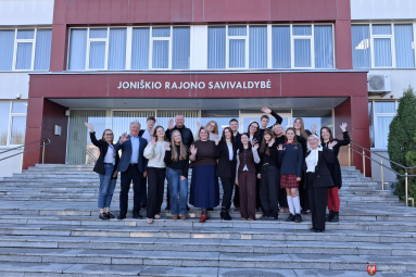Mokinių savivaldų atstovai susipažino su savivaldybės darbu